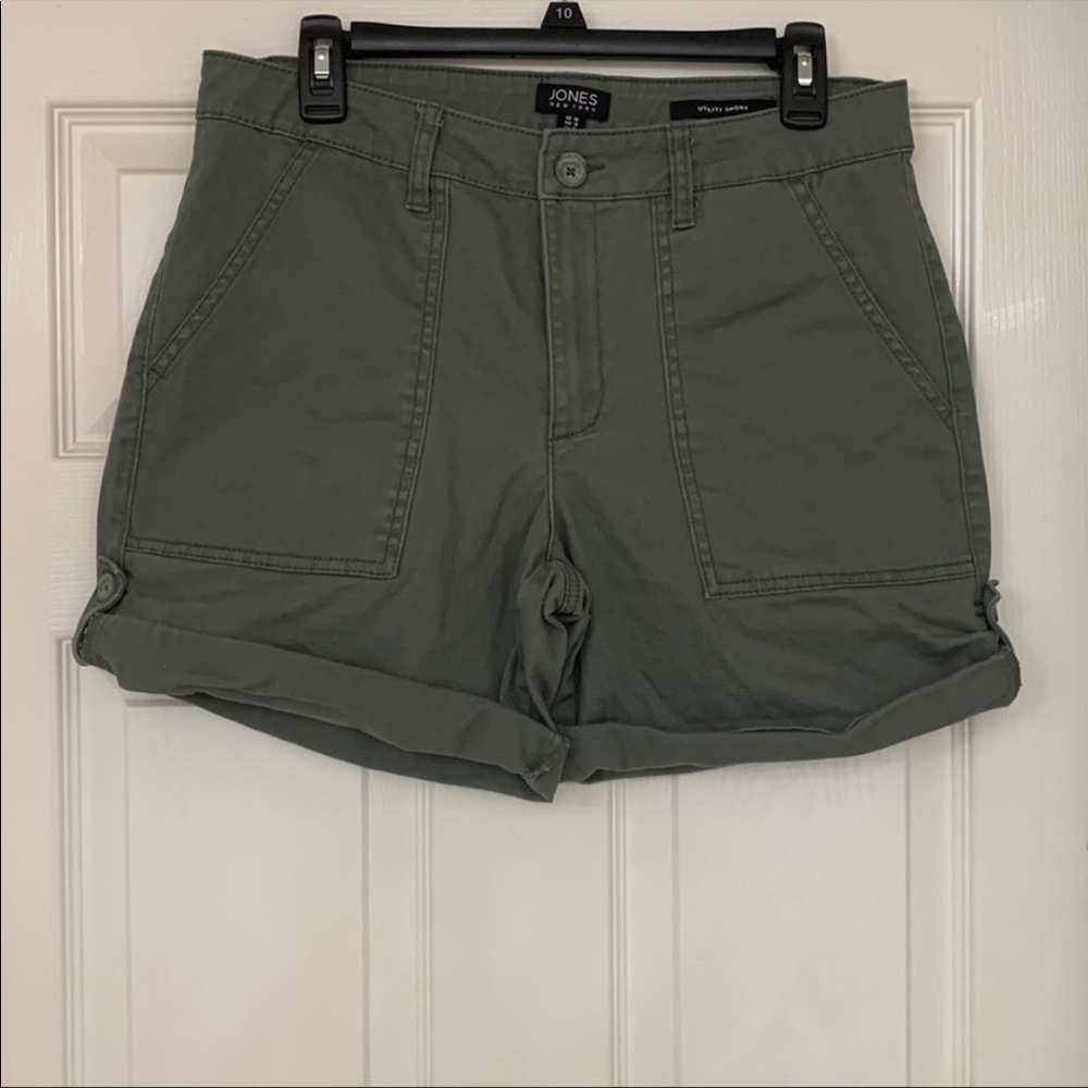 SALE! Nice Utility Short for Summer — size 8, 4.5in inseam, soft, gently used